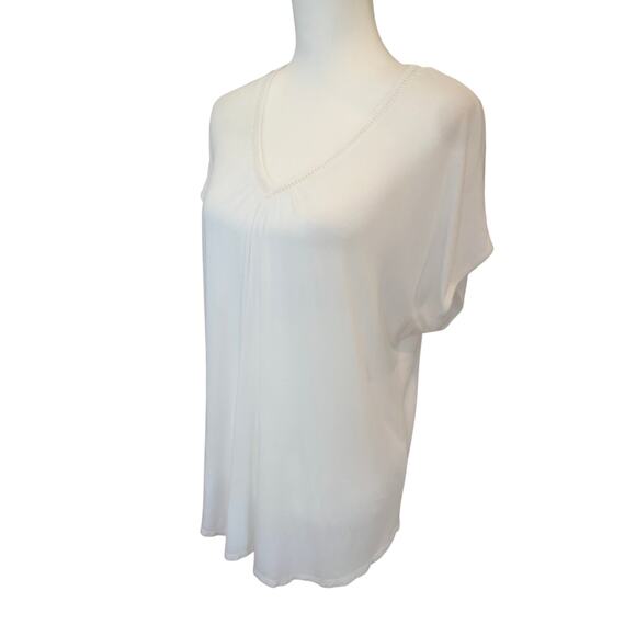 Ann Taylor LOFT Tops - ANN TAYLOR LOFT V NECK SHORT SLEEVE WHITE POLKA DOT WOMENS LARGE